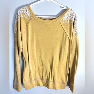 Woman’s Shirt from Buckle💛